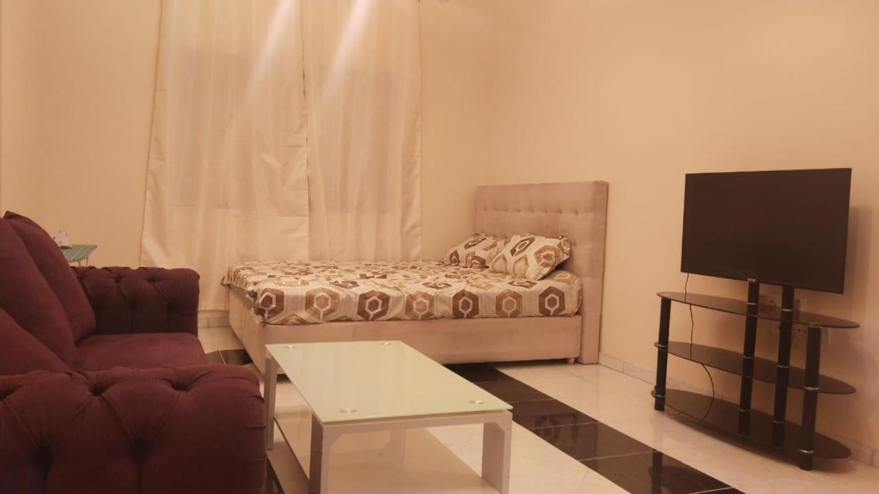 Holiday Home 2 Bedrooms Apartment For Family Only Sharjah Exterior photo